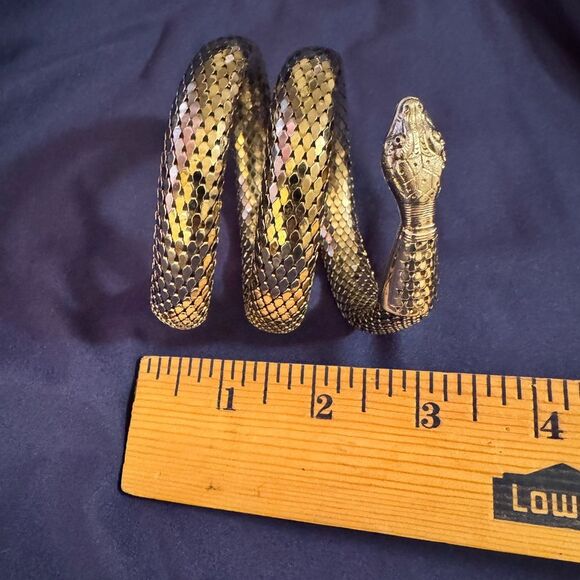 Stunning Scaled Snake Spiral Bracelet [Jewelry 068] - Picture 4 of 6